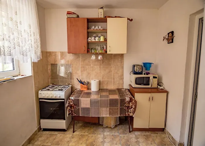 Old House Apartment *